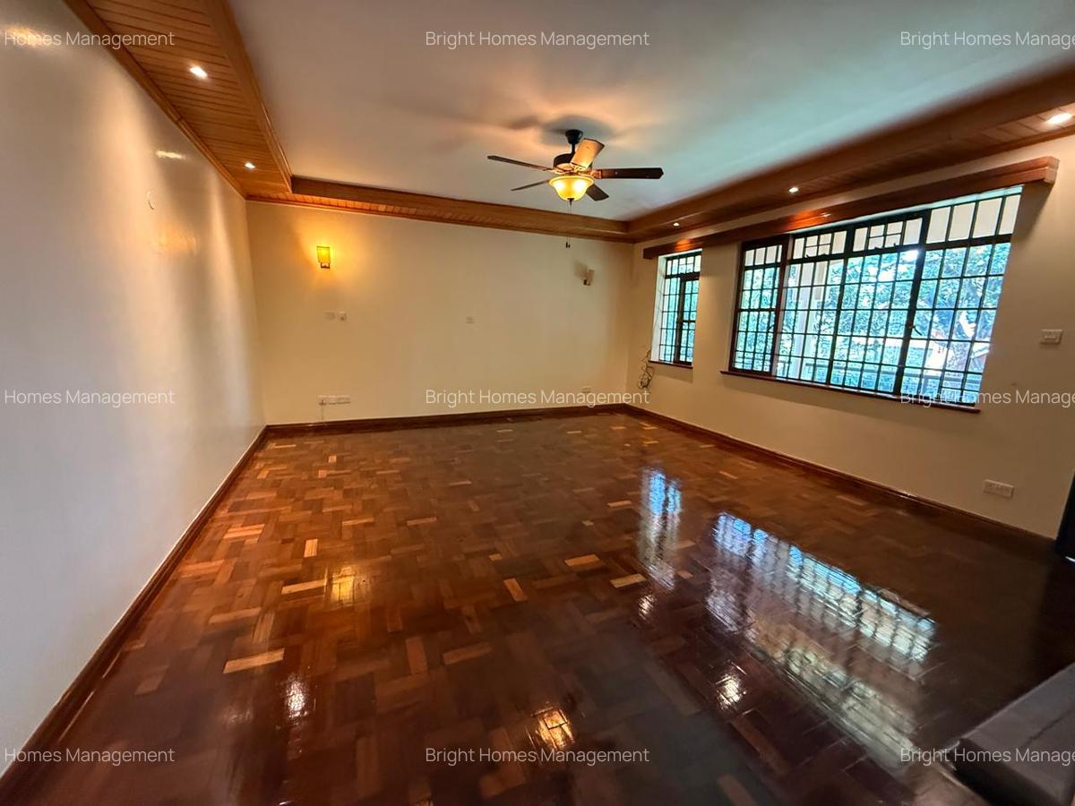 5 Bed Villa with En Suite in Nyari - 7