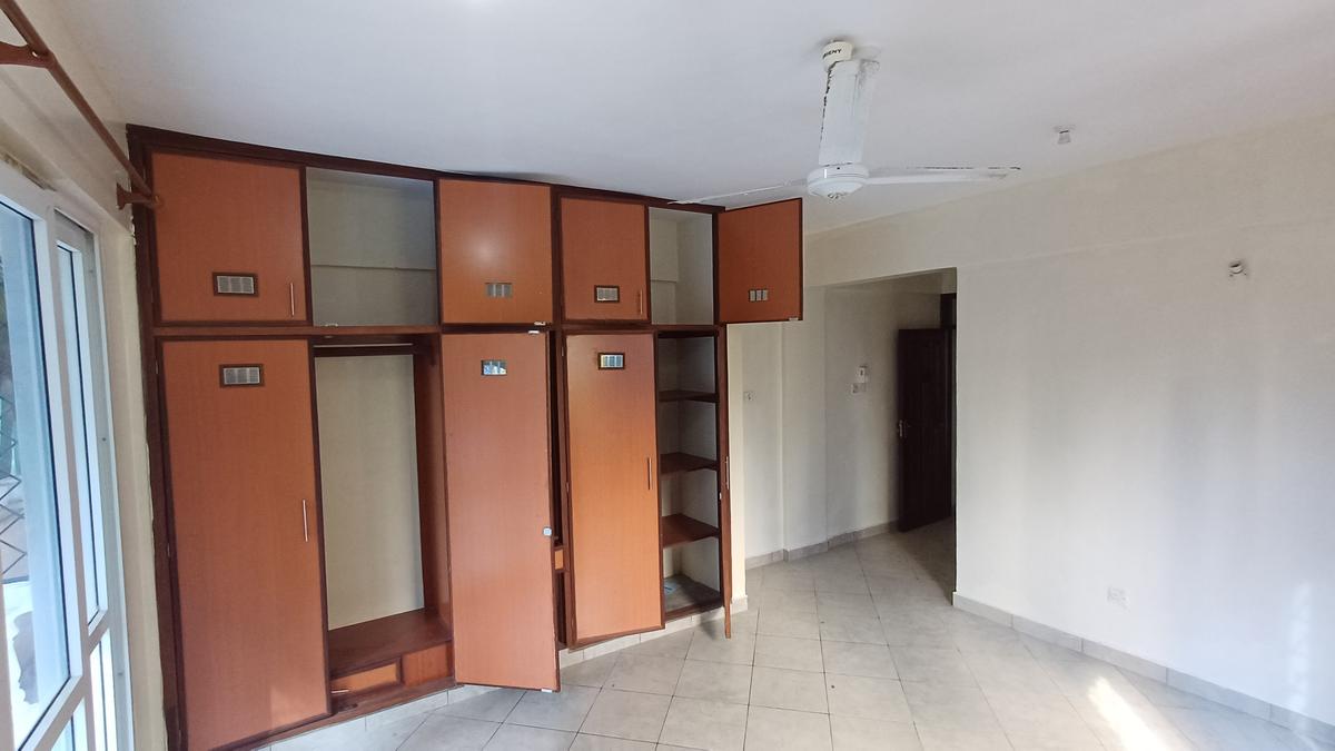 3 Bed Apartment with En Suite at Beach Road - 12