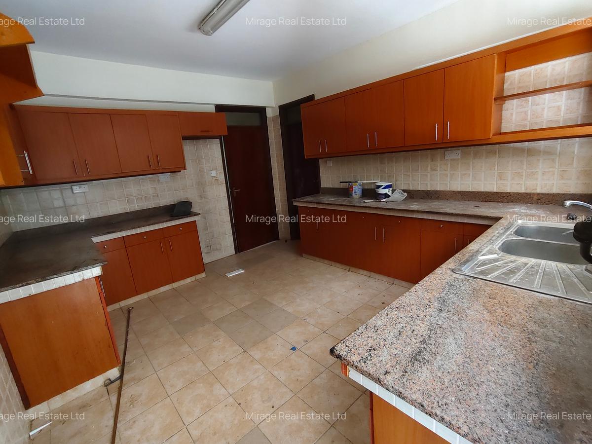 4 Bed Apartment with Borehole in Riverside - 16