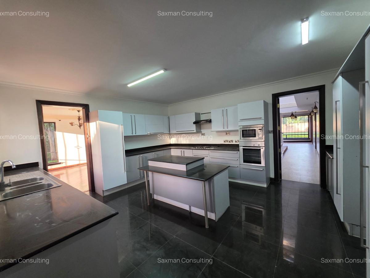 5 Bed Villa with En Suite in Runda - 10