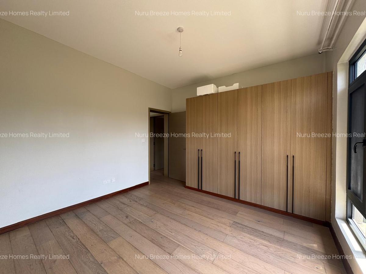 5 Bed Townhouse with En Suite in Lavington - 6