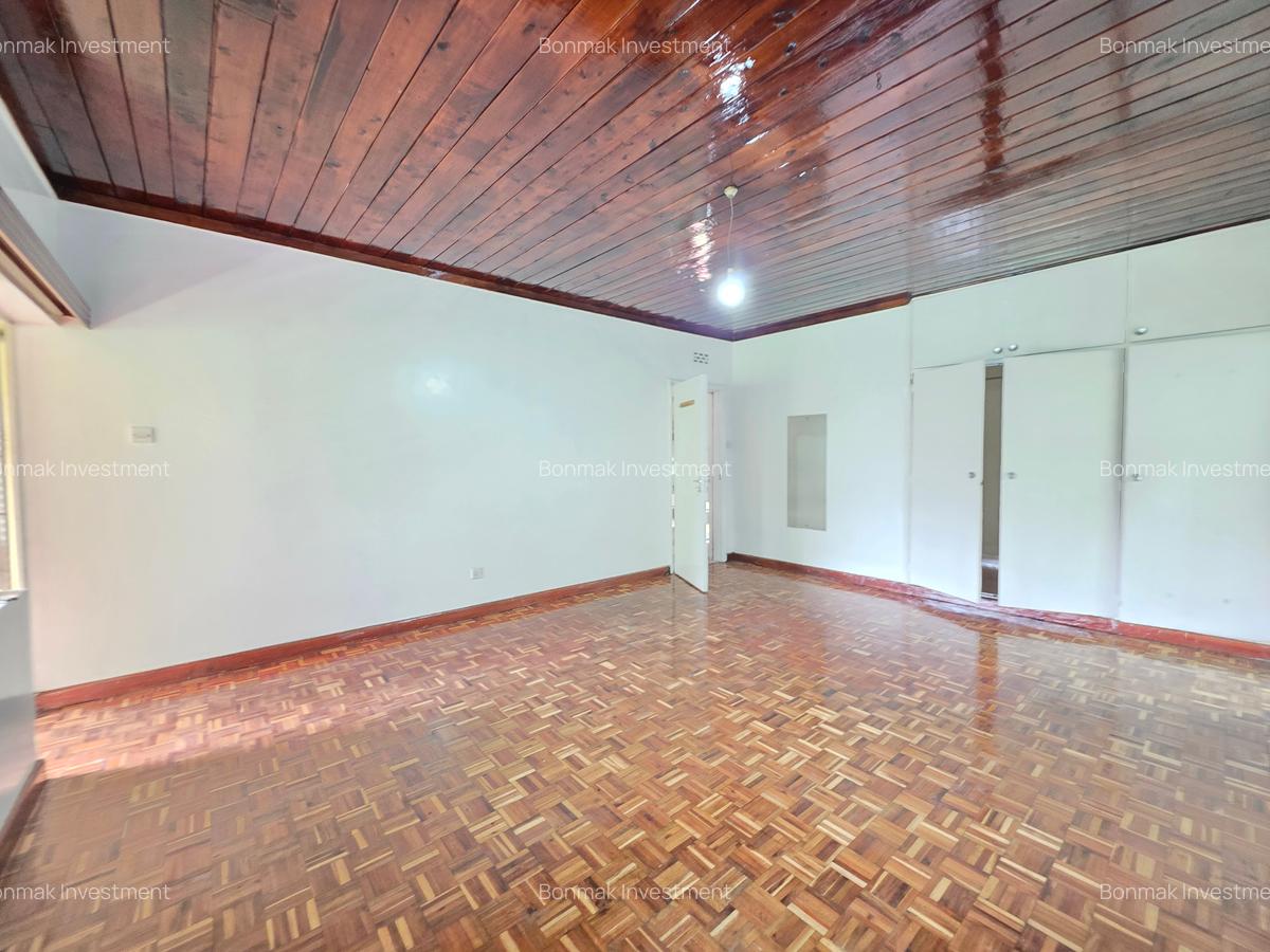 4 Bed House with En Suite at Lavington Green. - 16