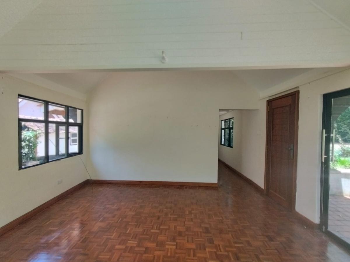 1 Bed House with En Suite at Karen - 12