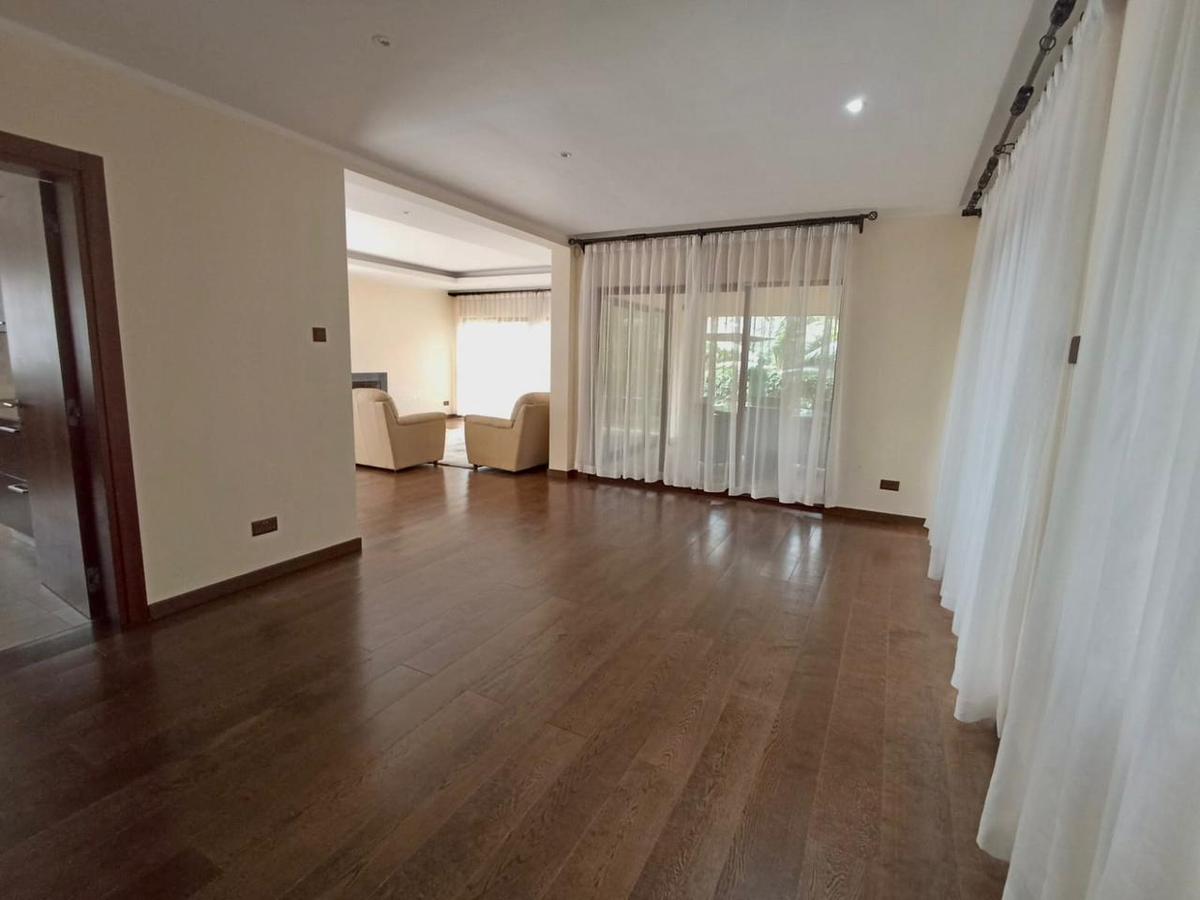 5 Bed Townhouse with En Suite at Lavington - 7