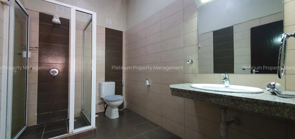 5 Bed House with En Suite at 2Nd Parklands Avenue - 11