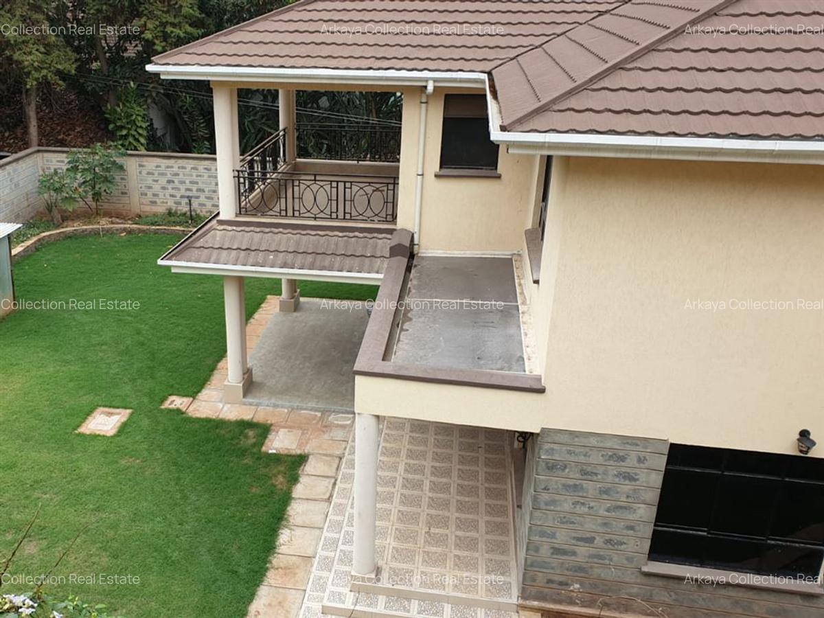 5 Bed House with Garden in Lavington - 2
