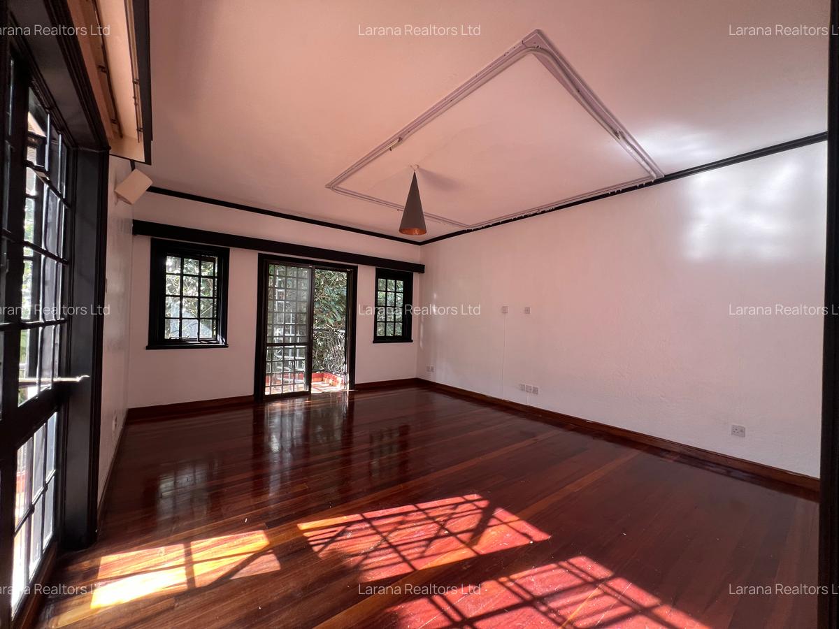4 Bed Townhouse with En Suite at Riverside Dr - 12