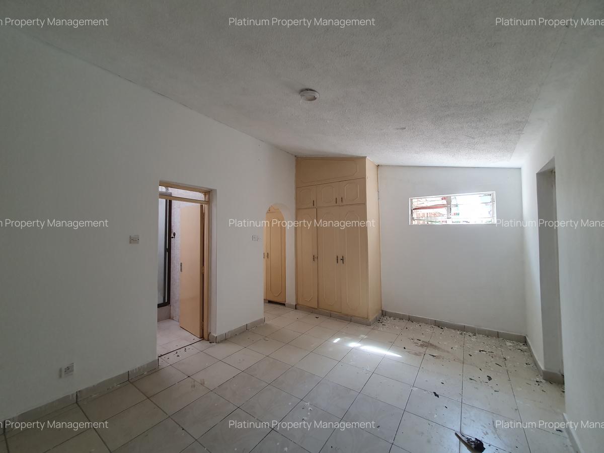 4 Bed House with En Suite at 2Nd Parklands Avenue - 14