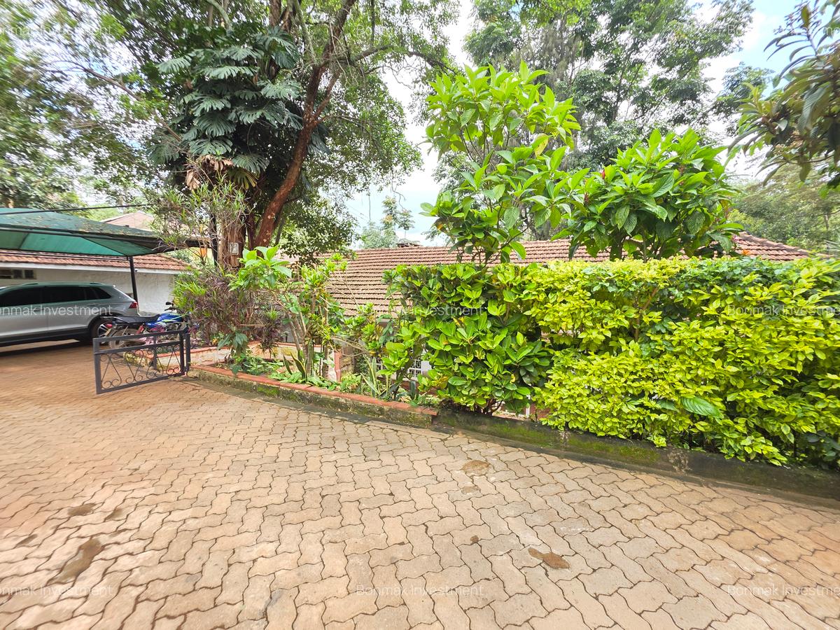 4 Bed House with En Suite at Lavington Green - 9