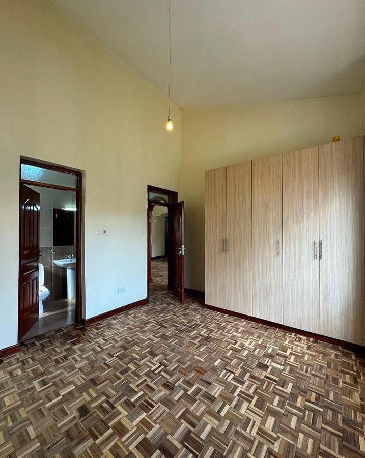 2 Bed Apartment with En Suite in Lavington - 5