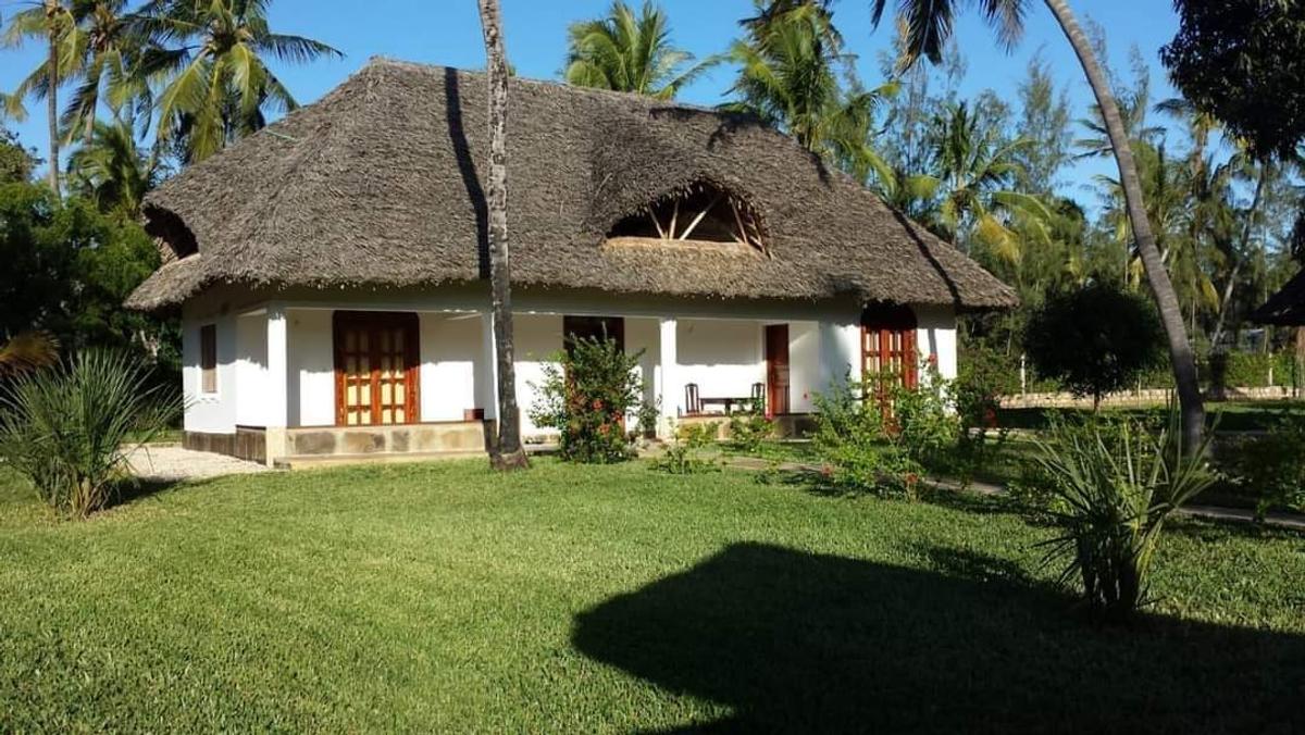 3 Bed Villa with En Suite at Watamu - 1