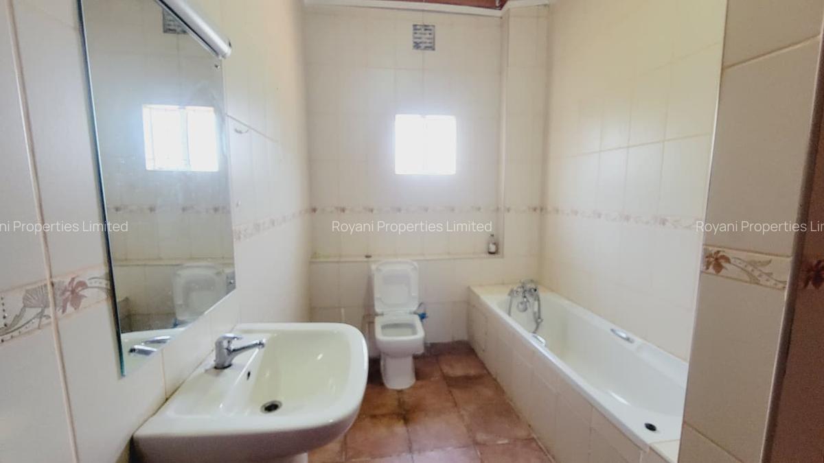 5 Bed House with En Suite in Rosslyn - 10