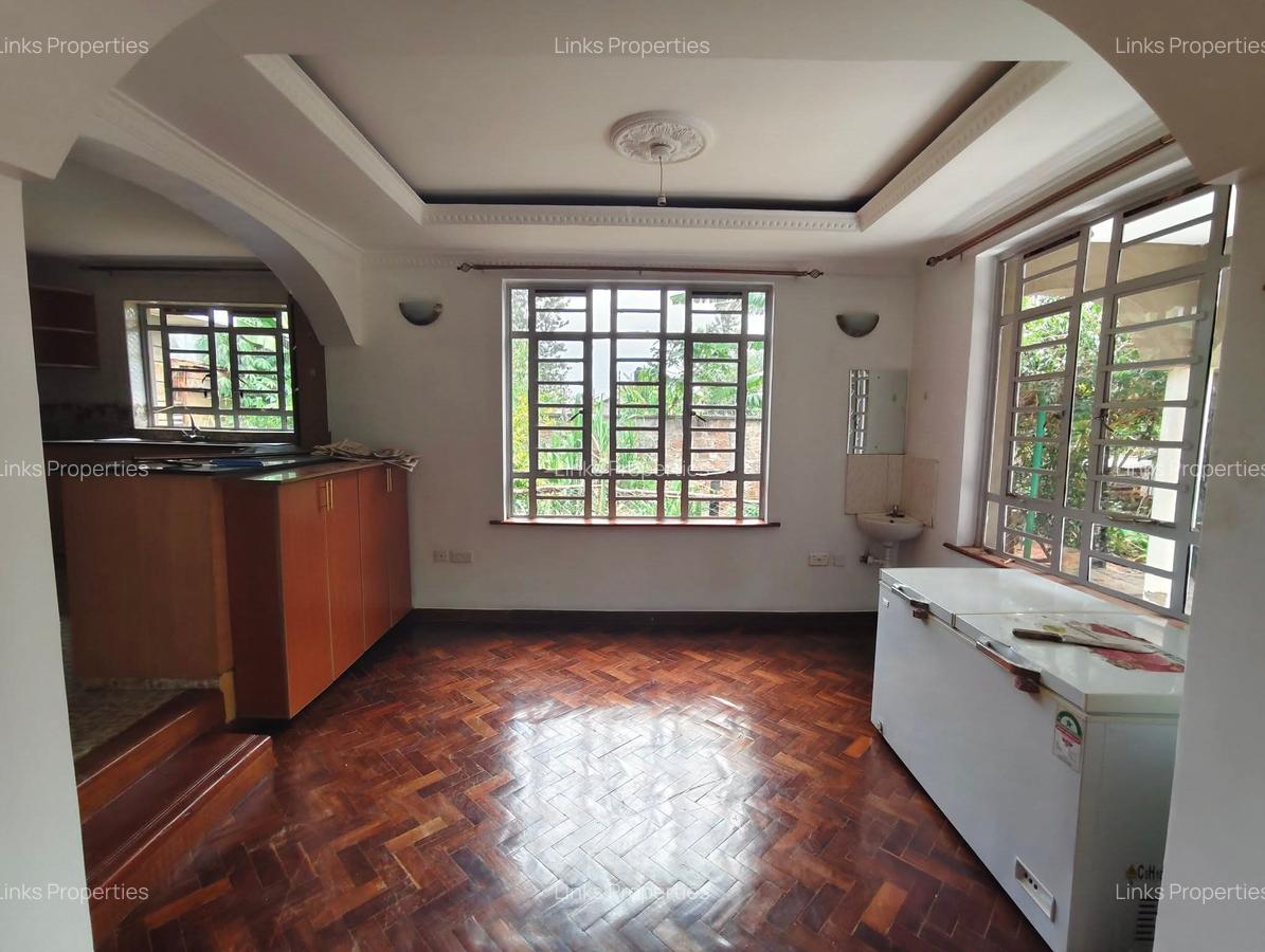 4 Bed Townhouse with En Suite at Kerarapon Drive - 7