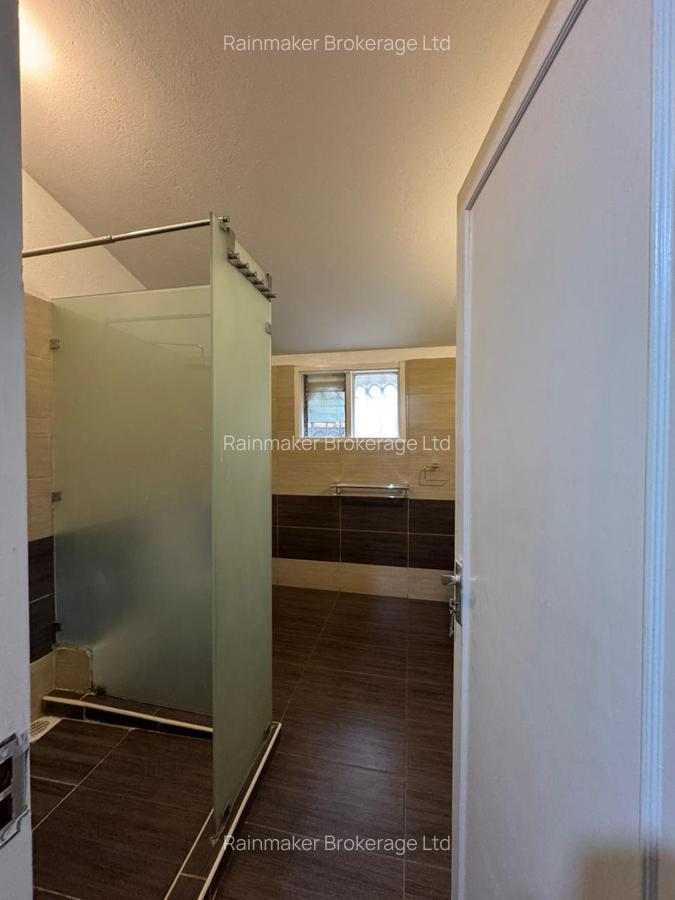 4 Bed Townhouse with En Suite in Hill View - 10