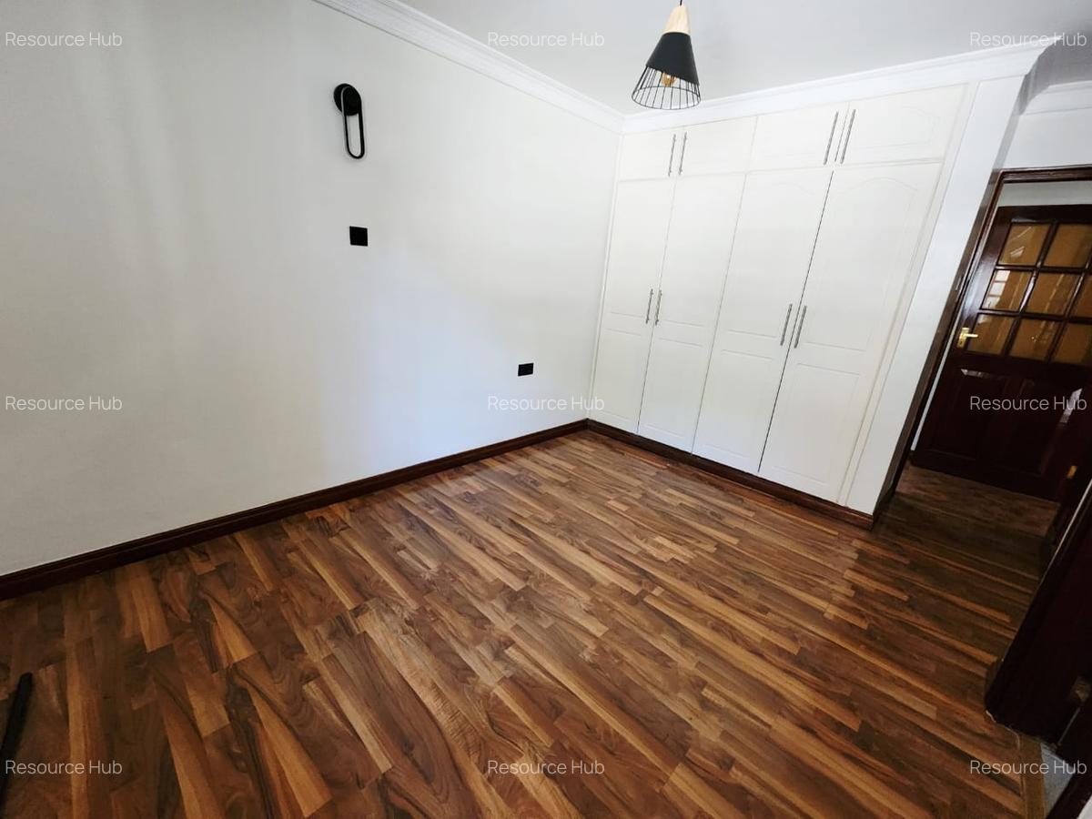 4 Bed Townhouse with En Suite at Lavington - 19