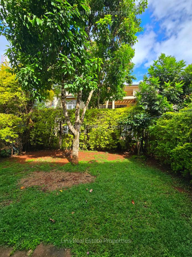 5 Bed Townhouse with En Suite in Brookside - 2