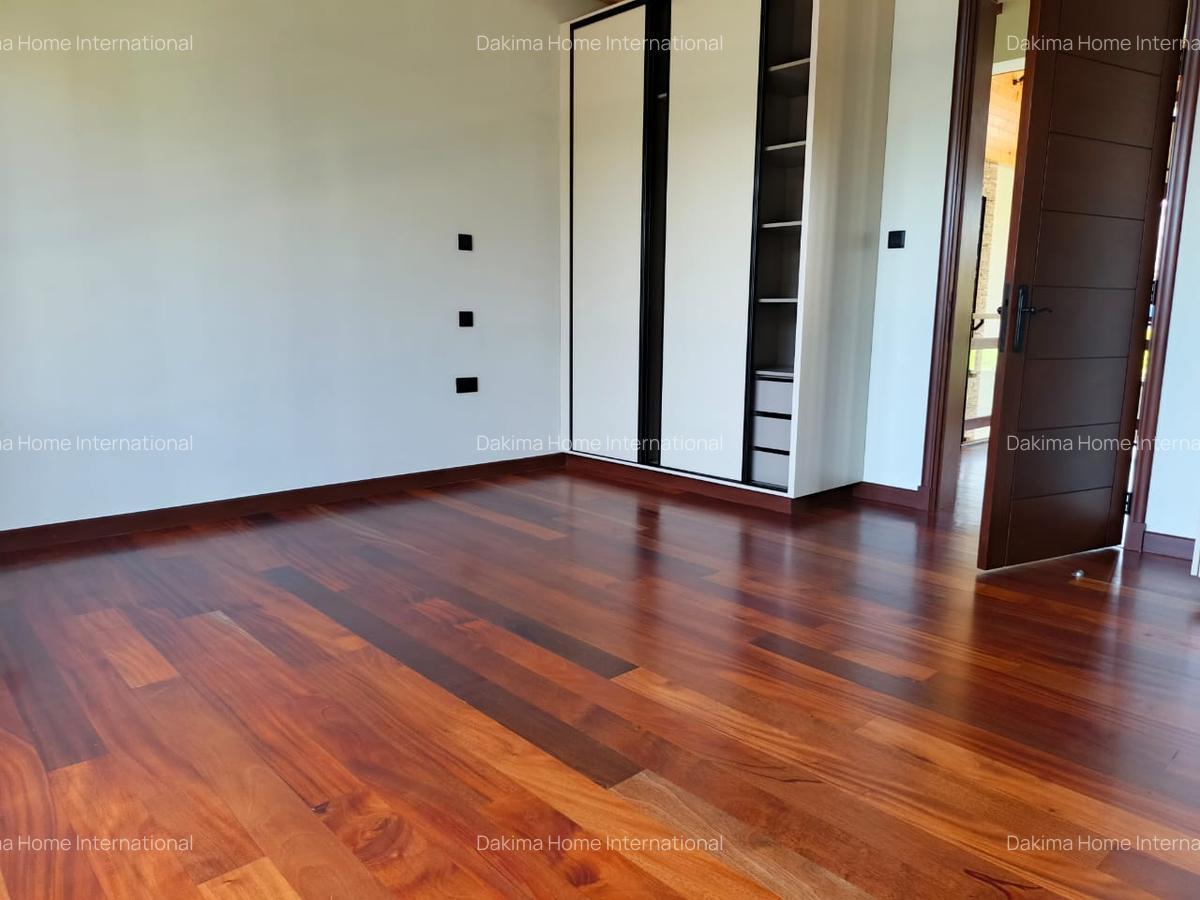 4 Bed House with En Suite in Runda - 6