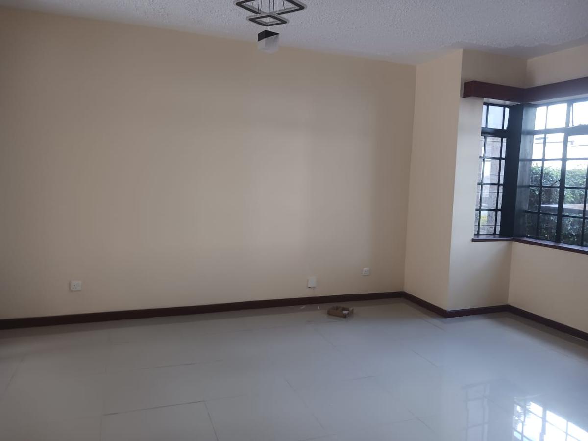 4 Bed Townhouse with En Suite at Hatheru Road - 4