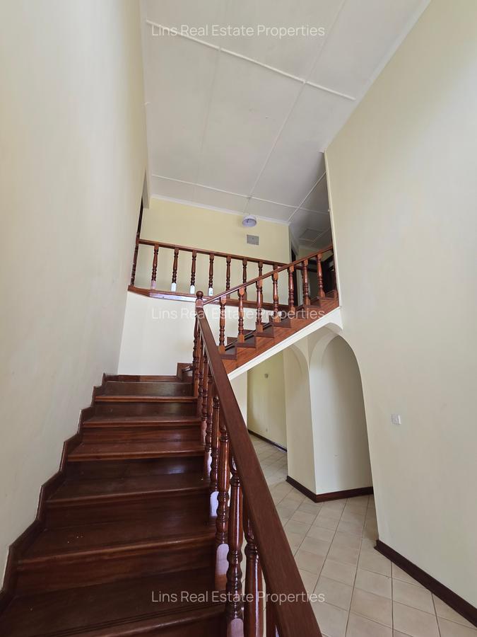 4 Bed Townhouse with En Suite in Lavington - 13