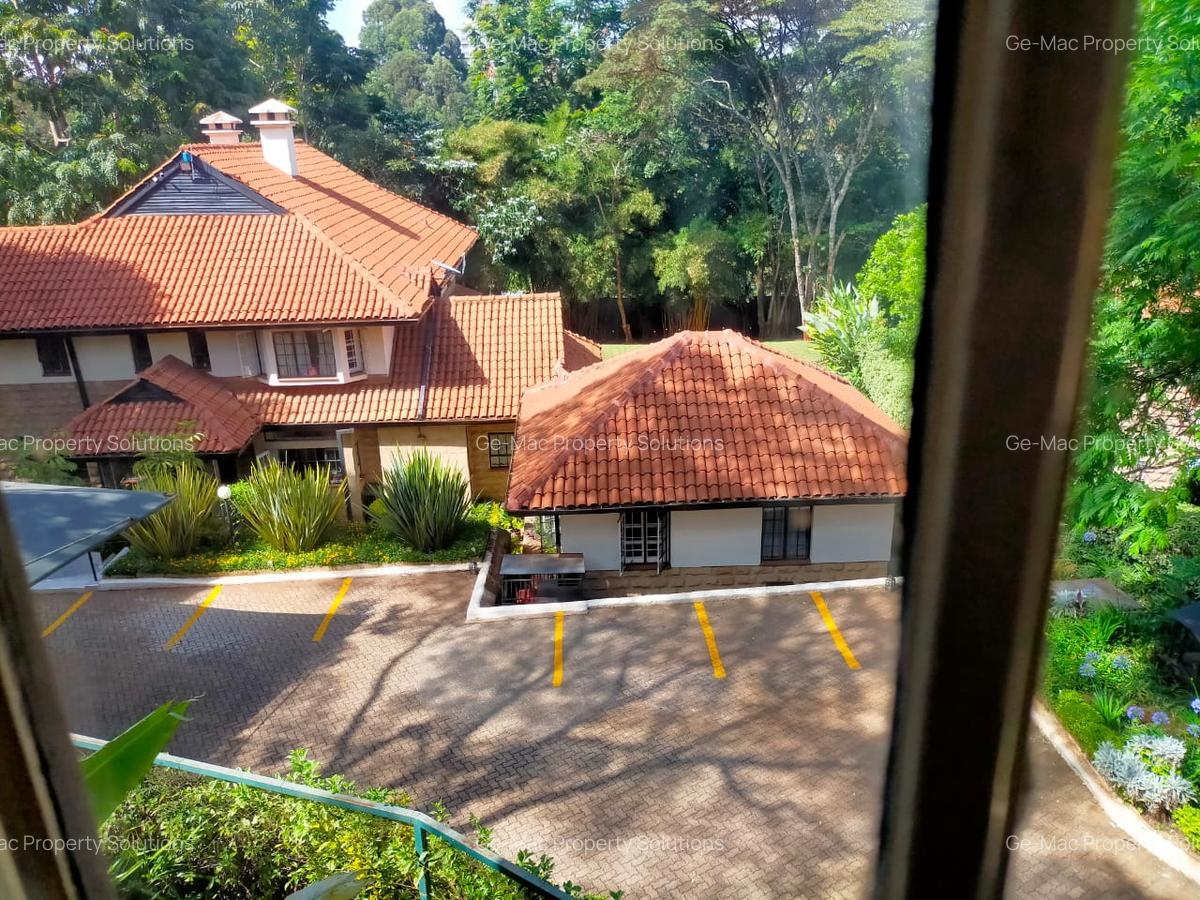 5 Bed House with En Suite in Rosslyn - 20