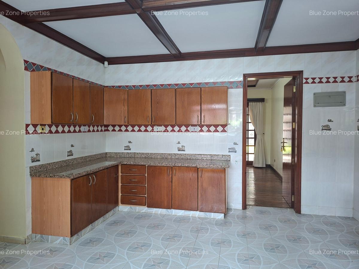 5 Bed House with En Suite at Benin Dr - 8