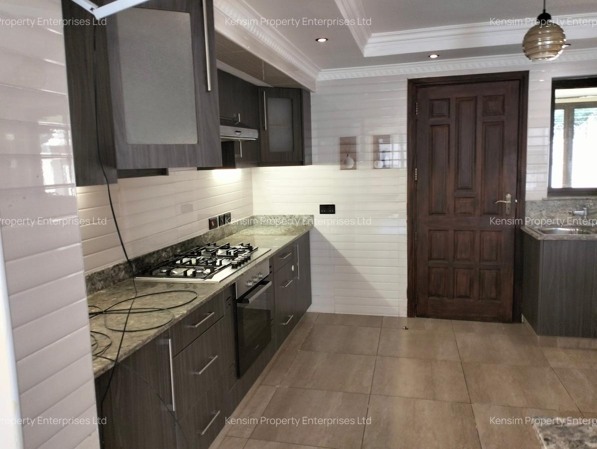 5 Bed Townhouse with En Suite in Lavington - 10