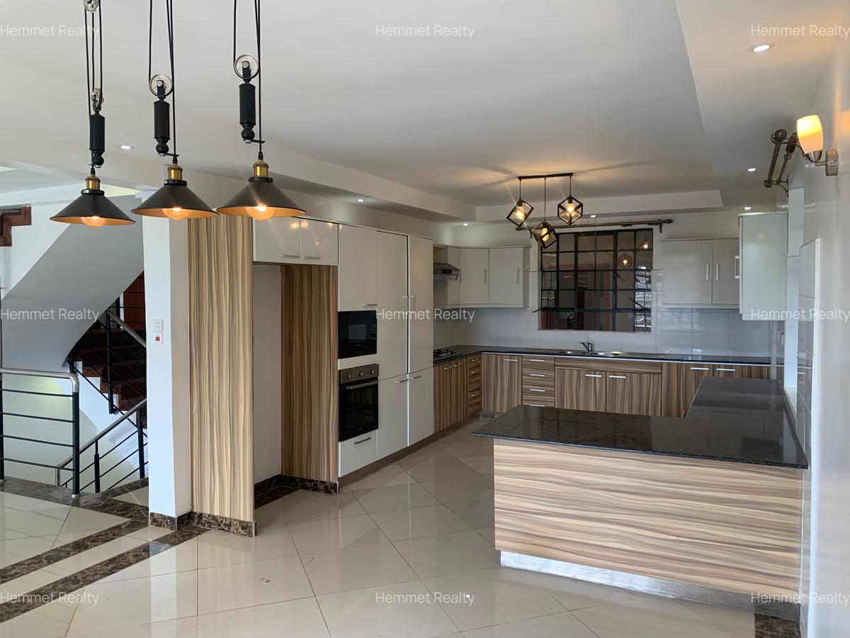 5 Bed Townhouse with En Suite in Kitisuru - 3