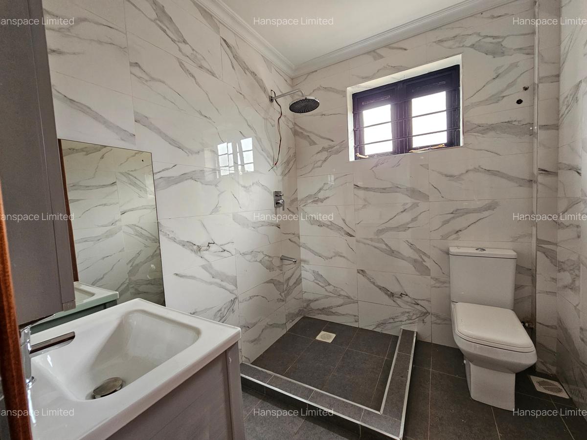 5 Bed Villa with En Suite in Runda - 13