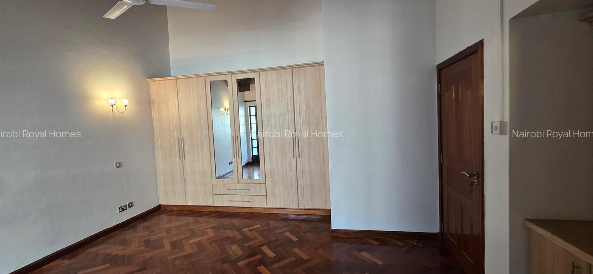 5 Bed Townhouse with En Suite at Lavington Green - 17