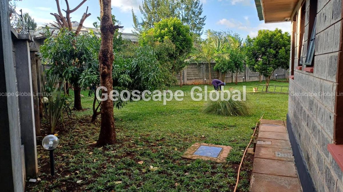 5 Bed House with En Suite in Runda - 14