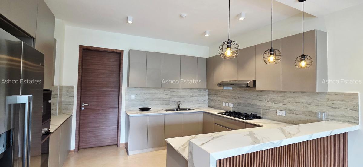 3 Bed Apartment with En Suite in Riverside - 3