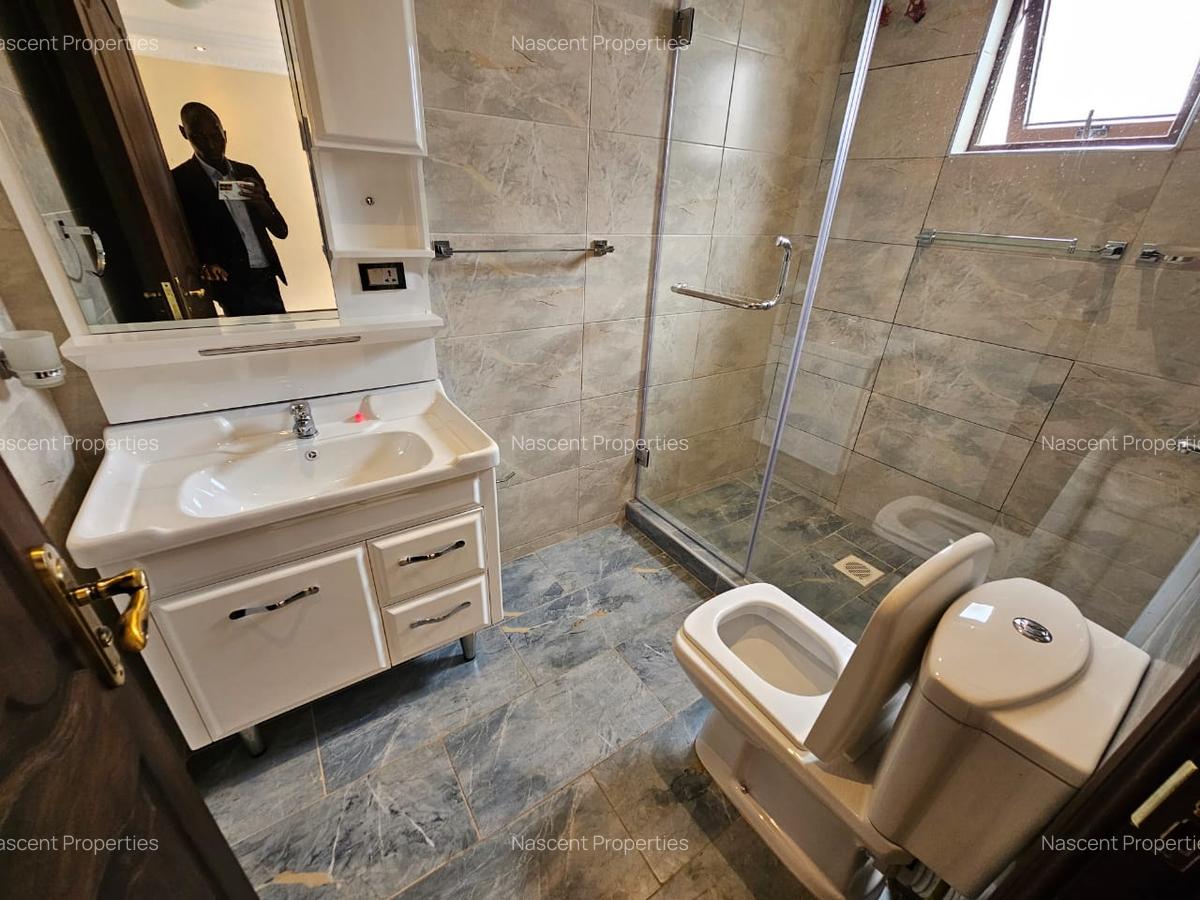 5 Bed Townhouse with En Suite in Lavington - 4