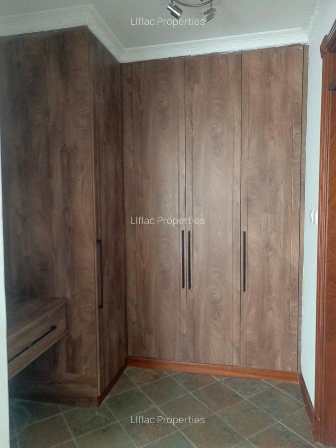 6 Bed House with En Suite in Rosslyn - 14