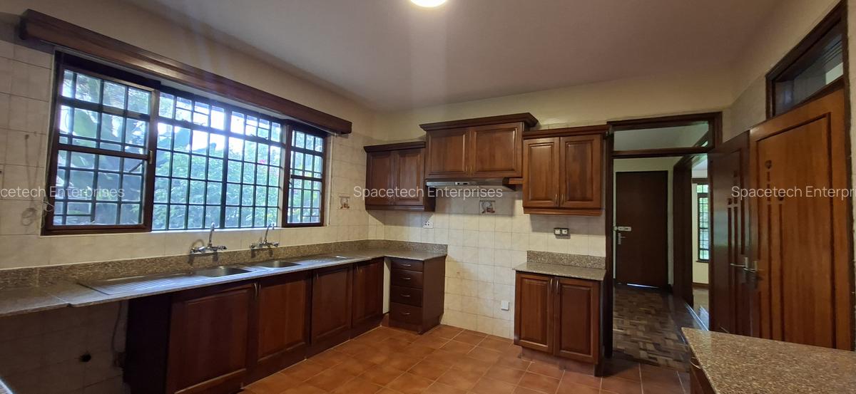 5 Bed House with En Suite in Nyari - 10