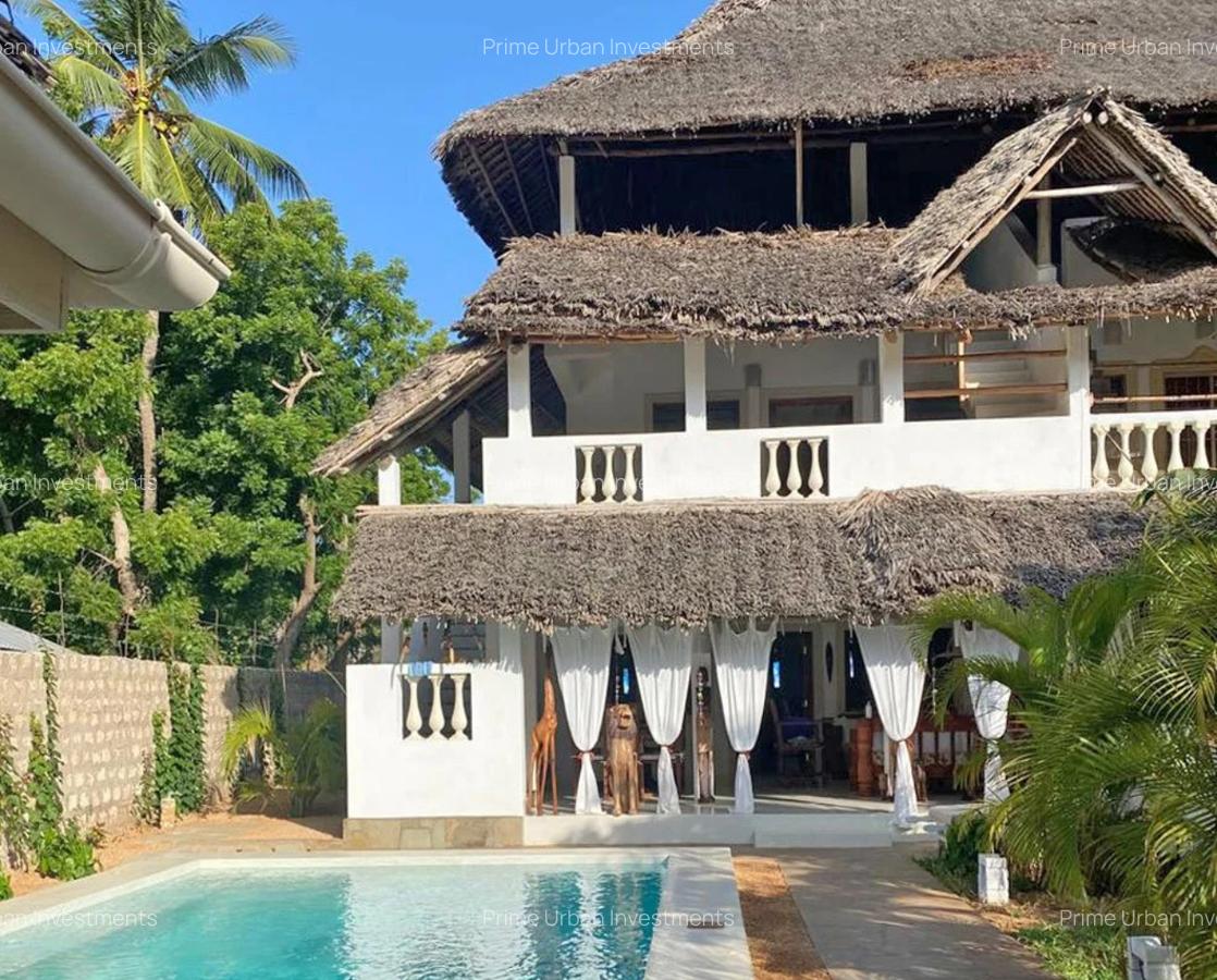 3 Bed House with En Suite in Watamu - 2