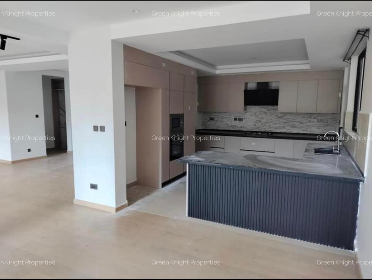 5 Bed Townhouse with En Suite in Lavington - 7