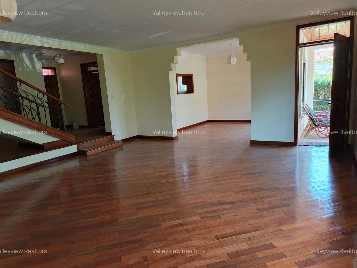 4 Bed Townhouse with En Suite at Lavington - 4