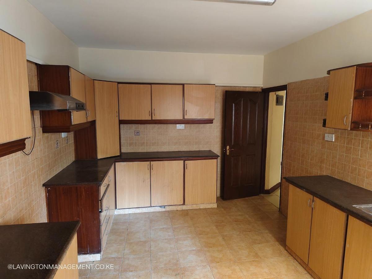 5 Bed Townhouse with En Suite at Lavington Green - 3