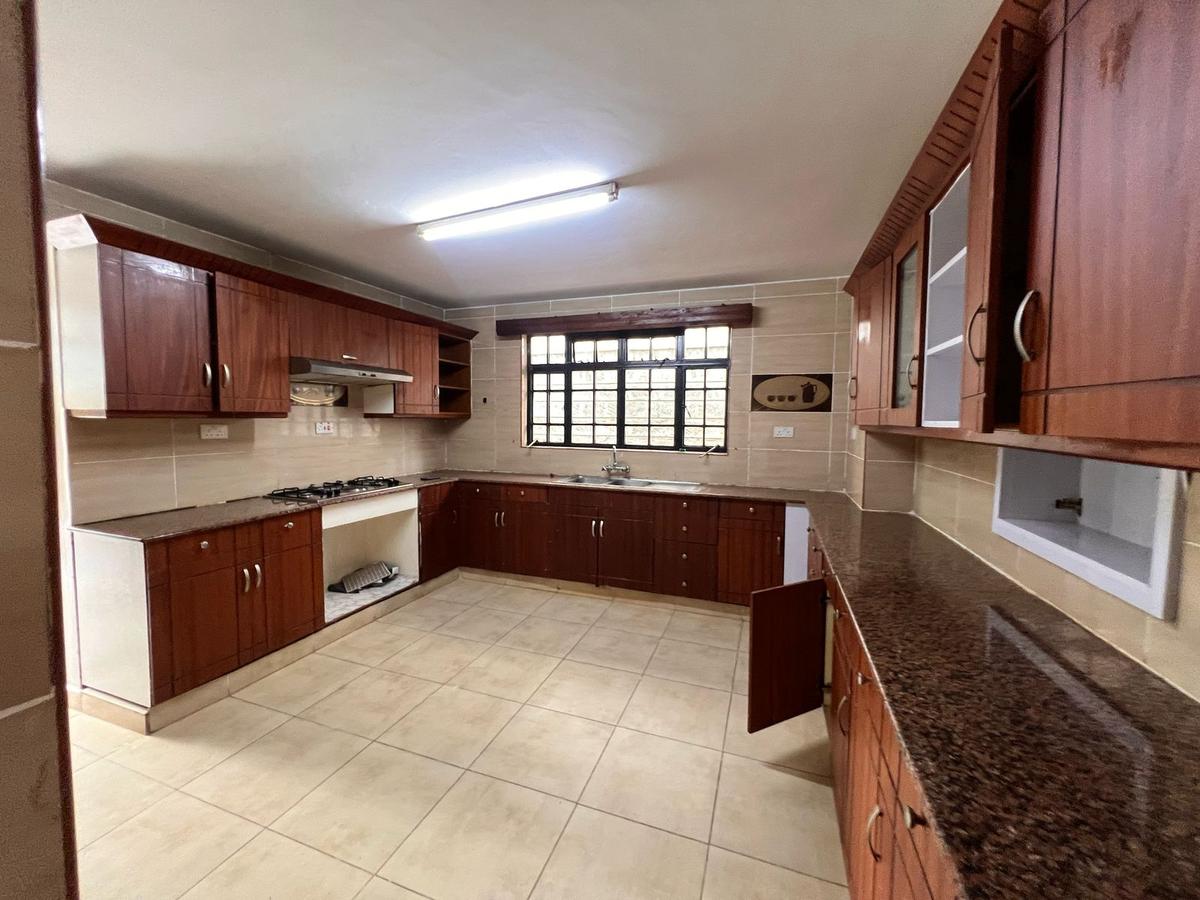 4 Bed Townhouse with En Suite in Lavington - 10