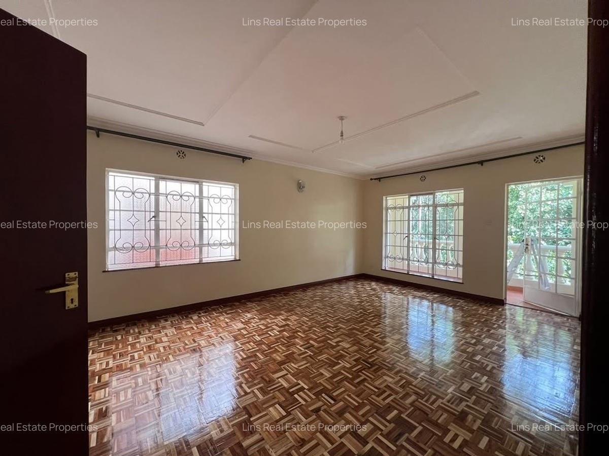 4 Bed Townhouse with En Suite in Lavington - 2