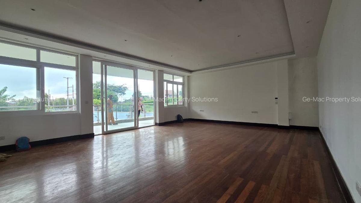 5 Bed House with En Suite in Runda - 6