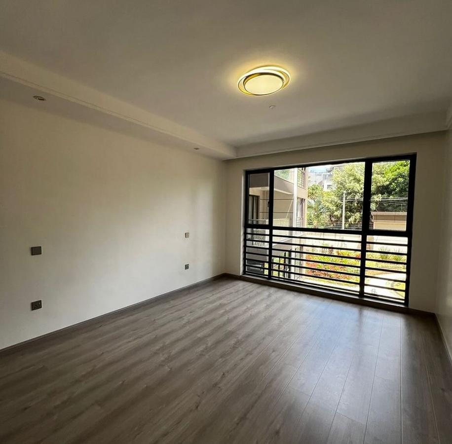 3 Bed Apartment with En Suite in Riverside - 3