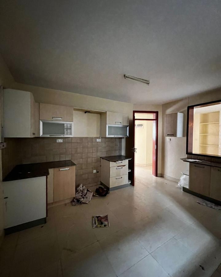 3 Bed Apartment with En Suite in Lavington - 6