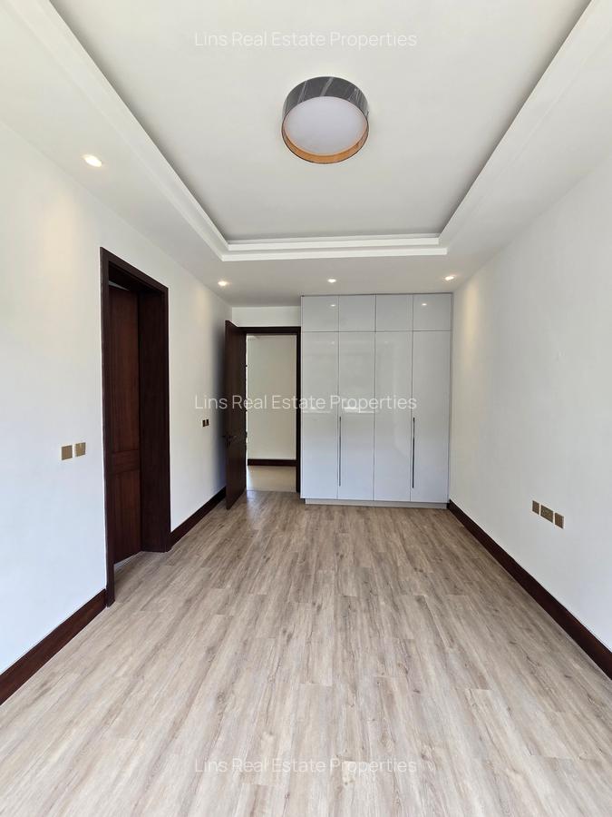 6 Bed Townhouse with En Suite in Kitisuru - 12