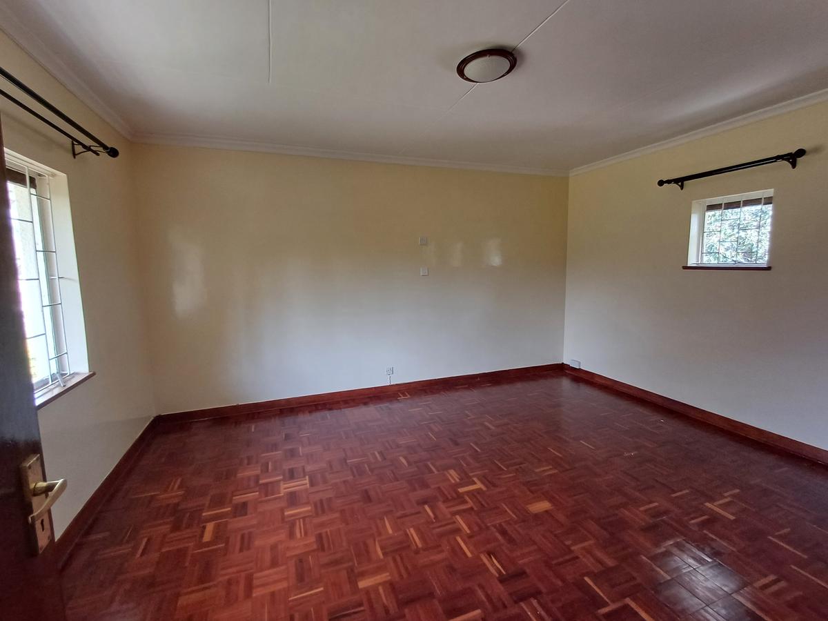 4 Bed House with En Suite in Lavington - 16