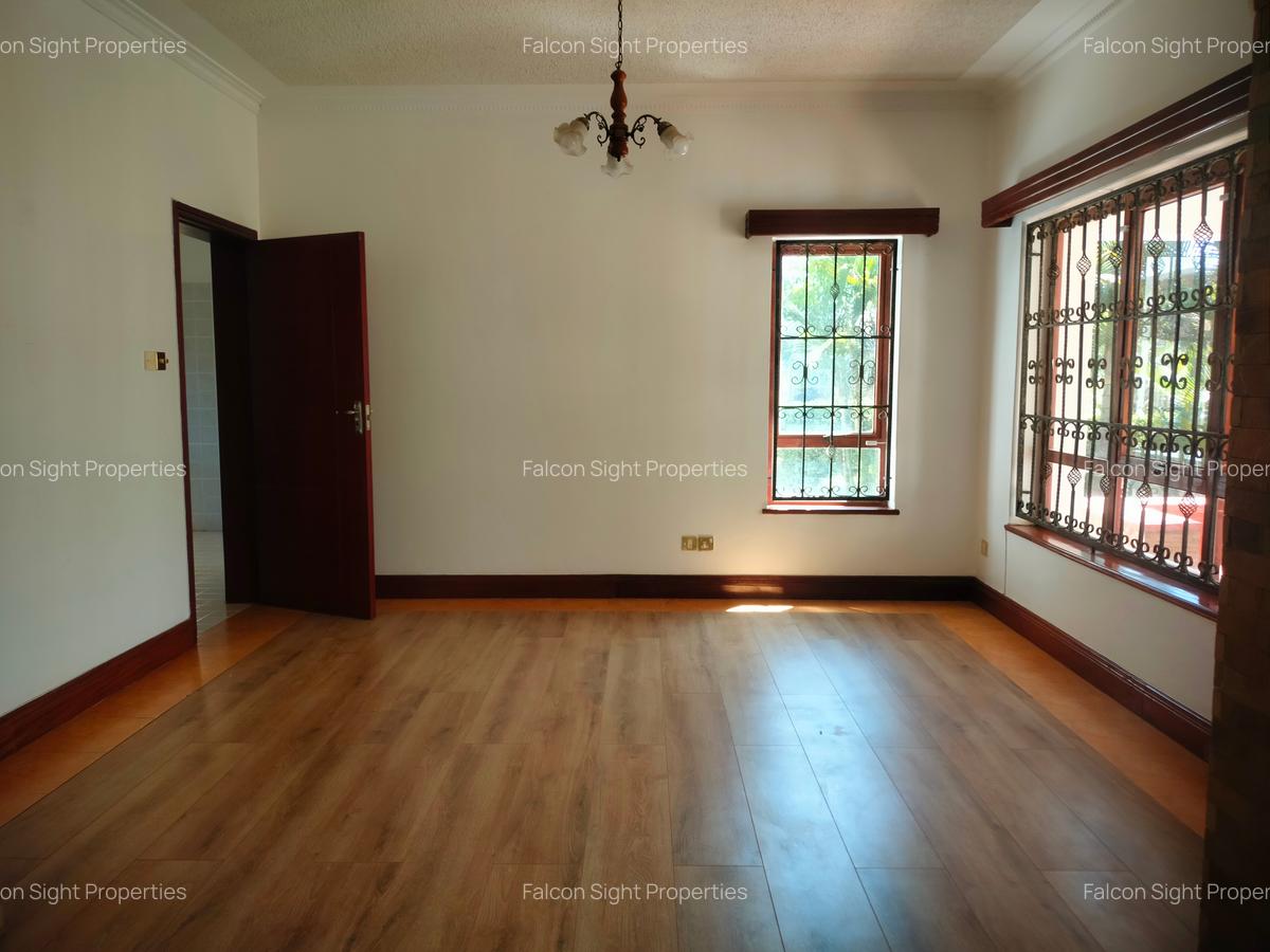 5 Bed Townhouse with En Suite at Few Minutes Drive To Gigiri - 8