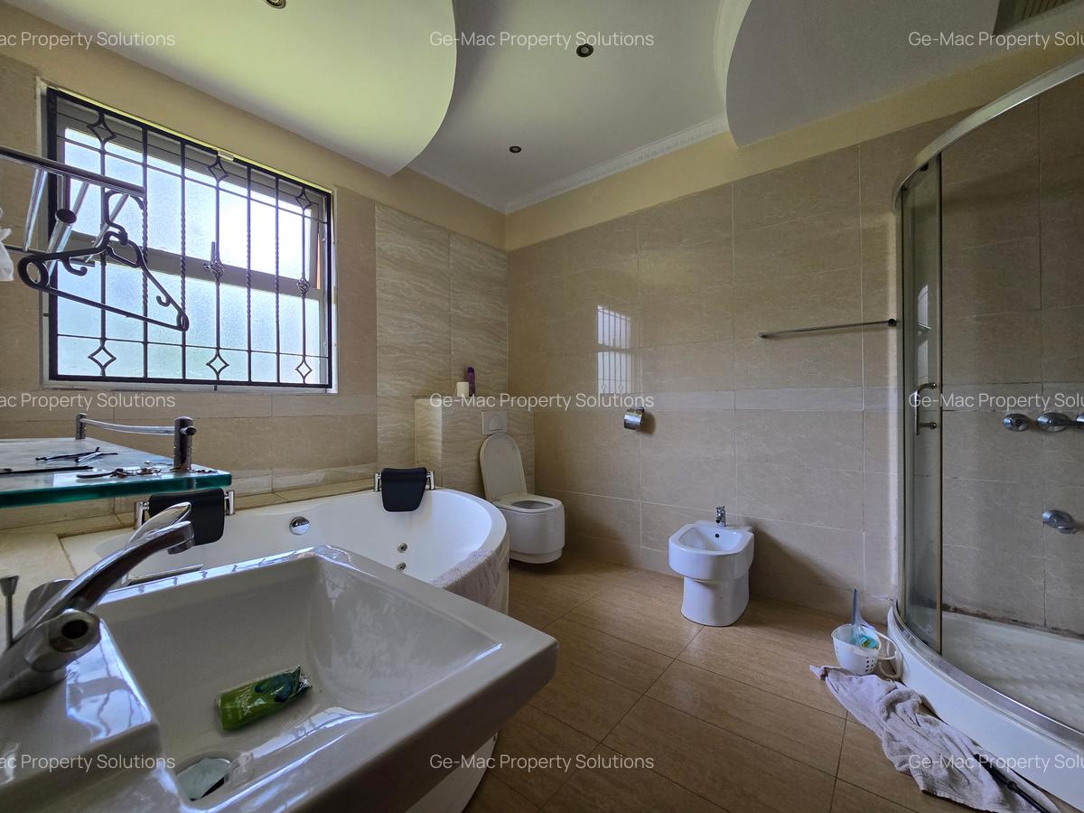 4 Bed House with En Suite in Runda - 9