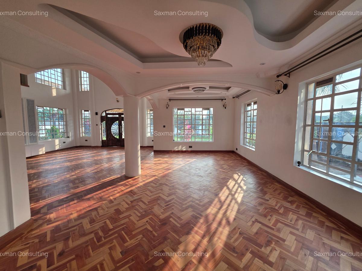 6 Bed House with En Suite in Runda - 10
