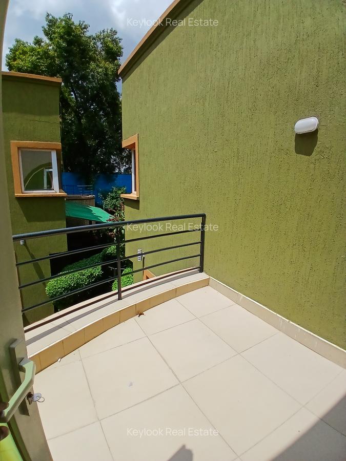 4 Bed Townhouse with En Suite at Riverside Drive - 18