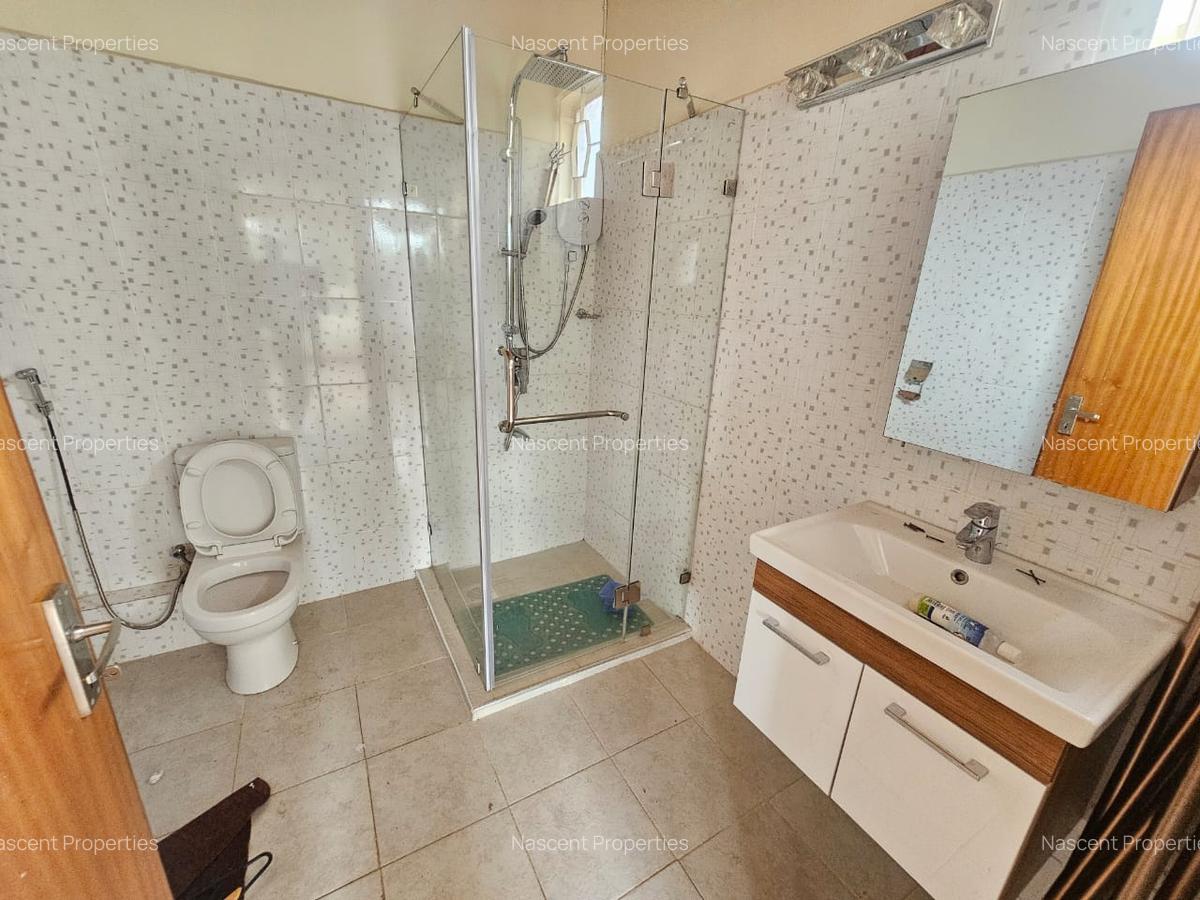 4 Bed House with En Suite in Runda - 14